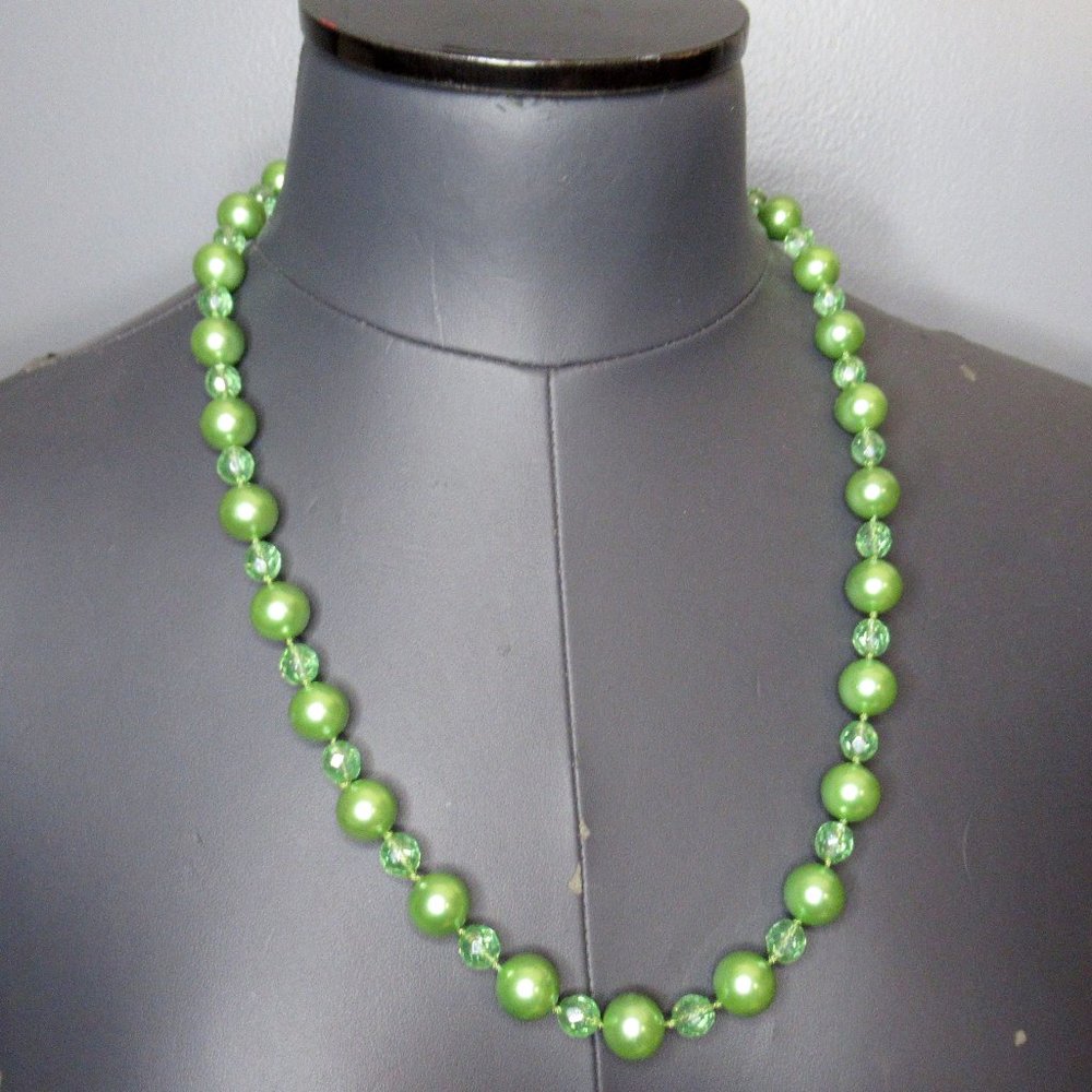 Shell Pearl and Uranium glass bead necklace